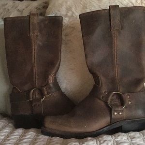 Frye harness 12R color tan, 71/2m run small new not box